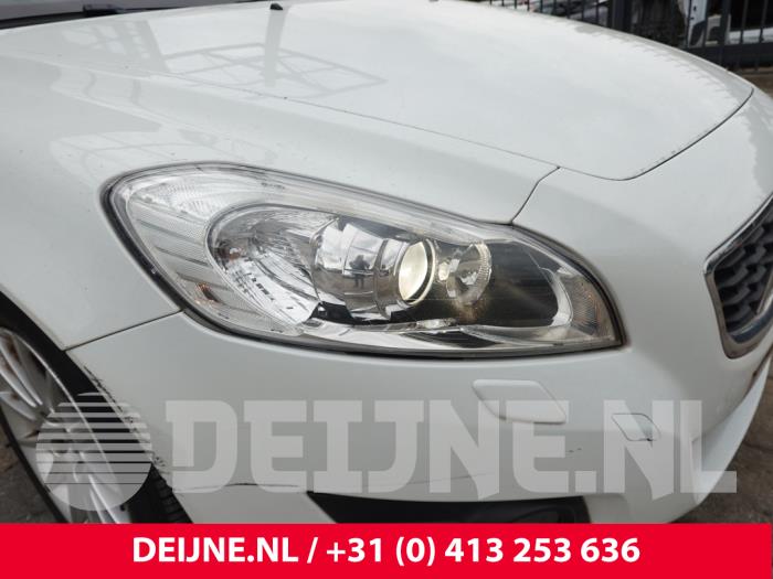 Używane Reflektor lewy Volvo C70 (MC) 2.0 D3 20V Cena na żądanie oferowane przez van Deijne Onderdelen Uden B.V.