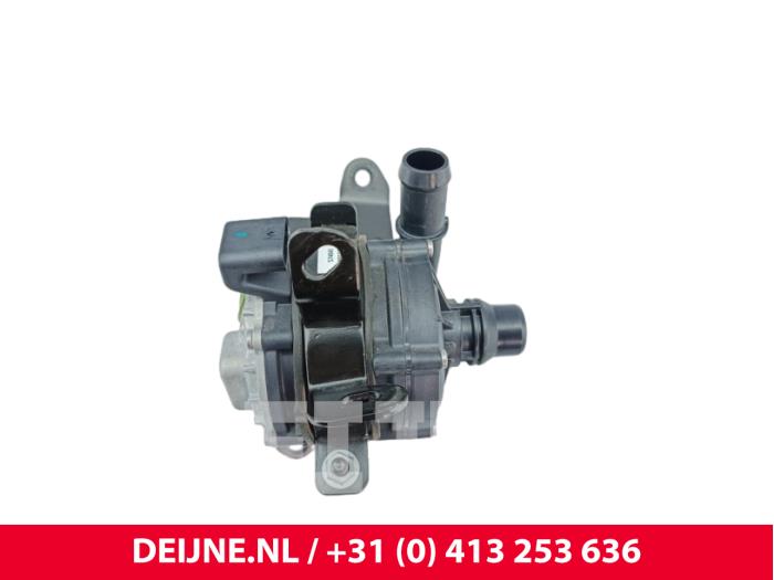 Begagnade Extra vattenpump Lynk &amp; Co 08 1.5 Core, More Pris € 169,40 Inklusive moms erbjuds av van Deijne Onderdelen Uden B.V.