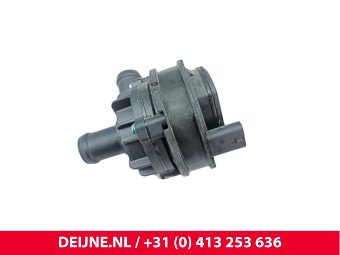 Begagnade Extra vattenpump Lynk &amp; Co 08 1.5 Core, More Pris € 84,70 Inklusive moms erbjuds av van Deijne Onderdelen Uden B.V.