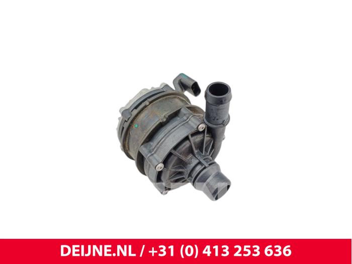 Begagnade Extra vattenpump Lynk &amp; Co 08 1.5 Core, More Pris € 133,10 Inklusive moms erbjuds av van Deijne Onderdelen Uden B.V.