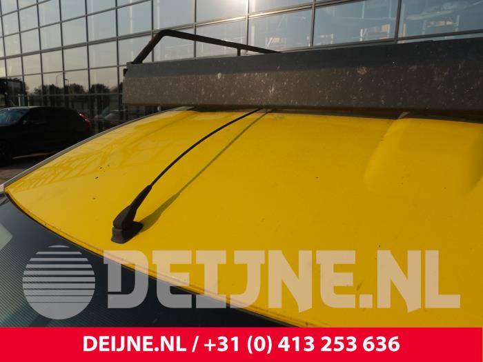Używane Antena Dacia Dokker (0S) 1.5 dCi 75 Cena na żądanie oferowane przez van Deijne Onderdelen Uden B.V.