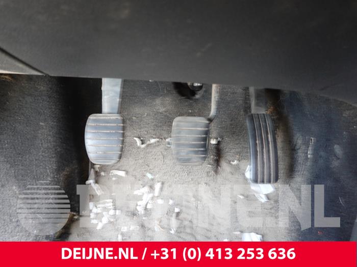Używane Pedal hamulca Dacia Dokker (0S) 1.5 dCi 75 Cena na żądanie oferowane przez van Deijne Onderdelen Uden B.V.