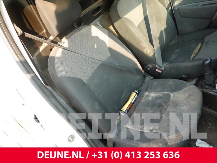 Używane Fotel prawy Dacia Dokker (0S) 1.5 dCi 75 Cena na żądanie oferowane przez van Deijne Onderdelen Uden B.V.