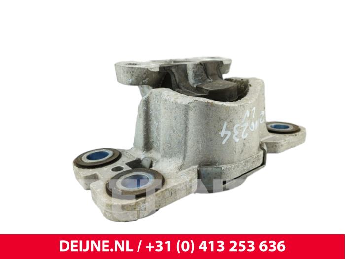 Used Engine mount Volvo V60 I (FW/GW) 2.0 D3 20V Price € 20,00 Margin scheme offered by van Deijne Onderdelen Uden B.V.