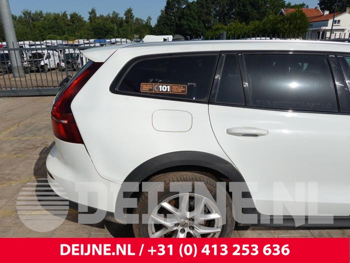 Usados Ventanilla triangular derecha detrás Volvo V60 Cross Country II (ZZ) 2.0 B5 16V Mild Hybrid Geartronic AWD Precio de solicitud ofrecido por van Deijne Onderdelen Uden B.V.