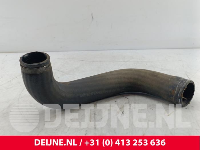 Usados Manguera intercooler Volvo V40 (MV) 1.6 D2 Precio € 25,00 Norma de margen ofrecido por van Deijne Onderdelen Uden B.V.