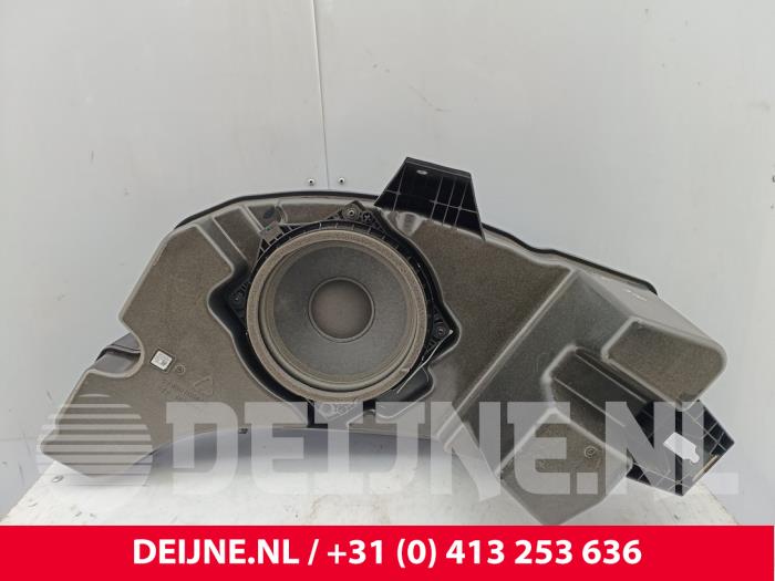 Begagnade Bashögtalare Lynk &amp; Co 08 1.5 Core, More Pris på förfrågan erbjuds av van Deijne Onderdelen Uden B.V.