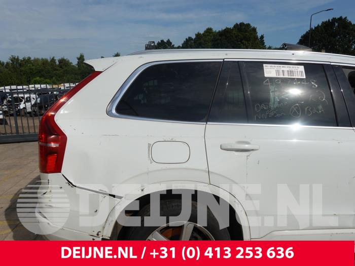 Usados Ventanilla triangular derecha detrás Volvo XC90 II 2.0 B6 Mild Hybrid Geartronic 16V AWD Precio de solicitud ofrecido por van Deijne Onderdelen Uden B.V.