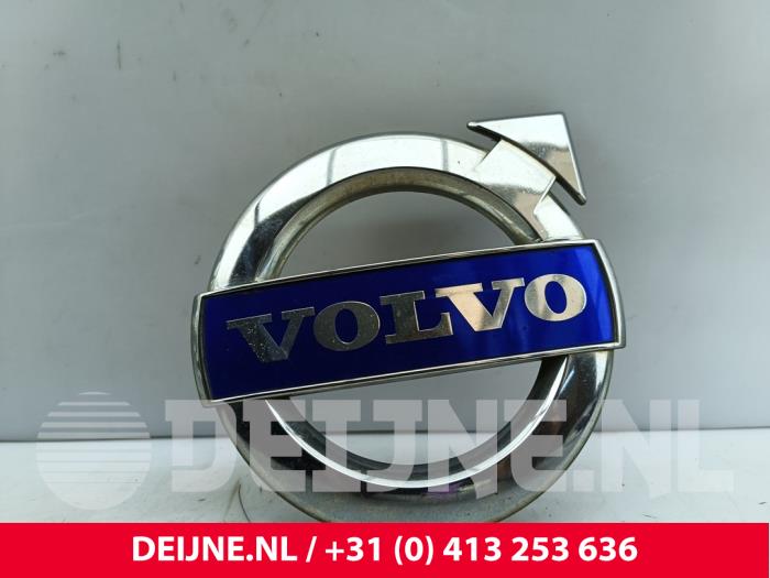 Używane Emblemat Volvo XC60 I (DZ) 2.0 D4 16V Cena € 35,00 Procedura marży oferowane przez van Deijne Onderdelen Uden B.V.