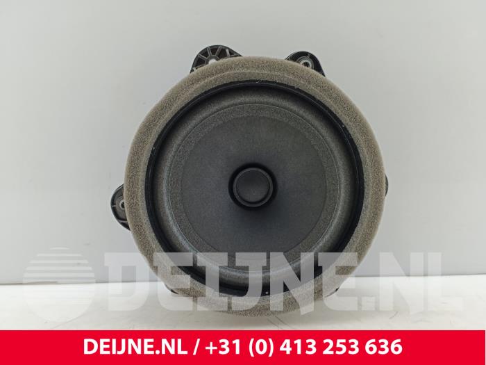 Używane Glosnik Lynk &amp; Co 08 1.5 Core, More Cena na żądanie oferowane przez van Deijne Onderdelen Uden B.V.