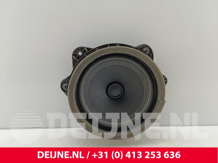 Używane Glosnik Lynk &amp; Co 08 1.5 Core, More Cena na żądanie oferowane przez van Deijne Onderdelen Uden B.V.
