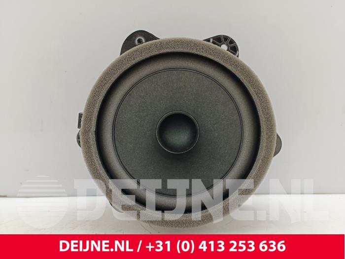 Używane Glosnik Lynk &amp; Co 08 1.5 Core, More Cena na żądanie oferowane przez van Deijne Onderdelen Uden B.V.