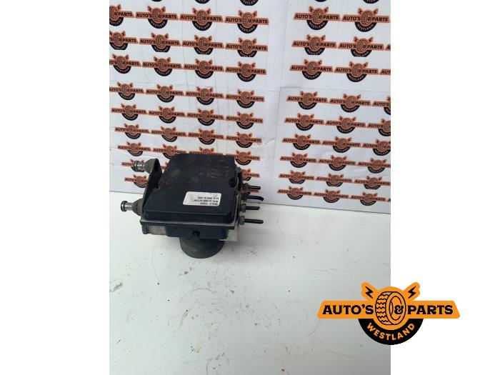 Usagé Bloc ABS Mercedes Sprinter 3,5t (906.63) 319 CDI,BlueTEC V6 24V Prix € 169,99 Règlement à la marge proposé par Auto's en Parts Westland B.V.