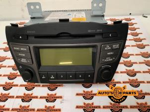 Usados Reproductor de CD y radio Hyundai iX35 (LM) 2.0 CRDi 16V 4x4 Precio € 400,00 Norma de margen ofrecido por Auto's en Parts Westland B.V.