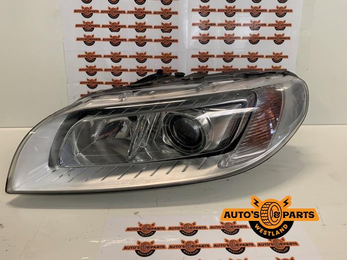 Used Volvo V70 (BW) 2.0 D 16V Headlight, left - 31420013 - Auto's en