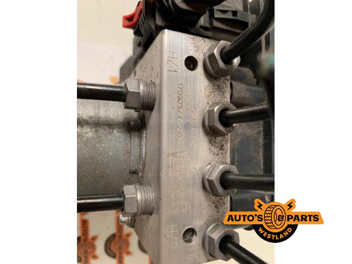 Używane Pompa ABS Volkswagen Polo VI (AW1) 1.0 TSI 12V BlueMotion Cena € 24,99 Procedura marży oferowane przez Auto's en Parts Westland B.V.
