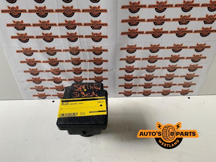 Używane Pompa ABS Mercedes Sprinter 3,5t (906.63) 319 CDI,BlueTEC V6 24V Cena € 149,99 Procedura marży oferowane przez Auto's en Parts Westland B.V.