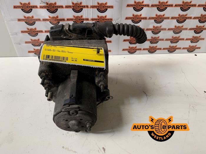 Używane Pompa ABS Volvo V40 (VW) 1.8 16V Cena € 40,00 Procedura marży oferowane przez Auto's en Parts Westland B.V.