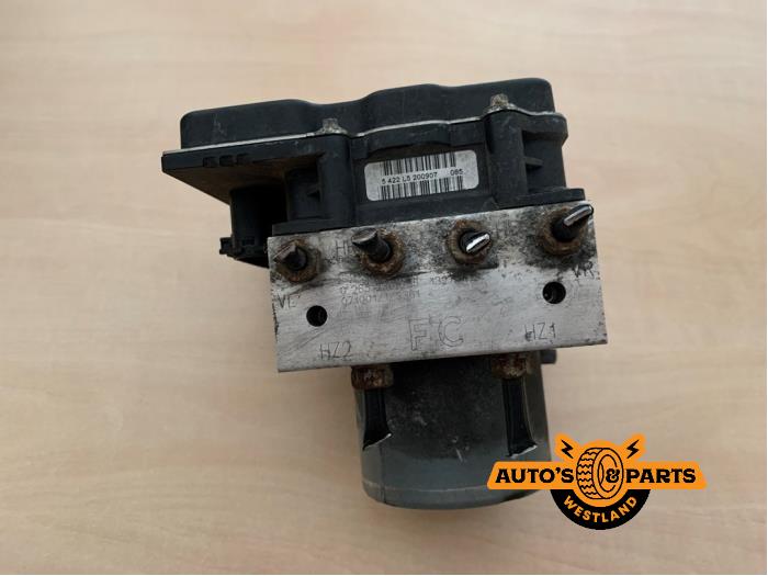 Używane Pompa ABS Opel Corsa D 1.2 16V LPG Cena € 149,99 Procedura marży oferowane przez Auto's en Parts Westland B.V.