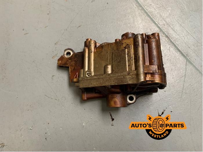 Gebrauchte Ölpumpe BMW 5 serie (F10) 530i 24V TwinPower Turbo Preis € 350,00 Margenregelung angeboten von Auto's en Parts Westland B.V.