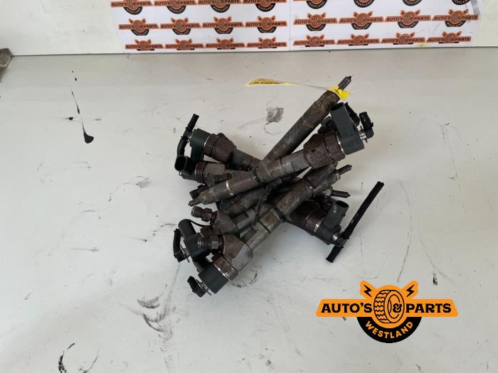 Usagé Injecteurs Mercedes ML I (163) 400 4.0 CDI V8 32V Prix € 125,00 Règlement à la marge proposé par Auto's en Parts Westland B.V.