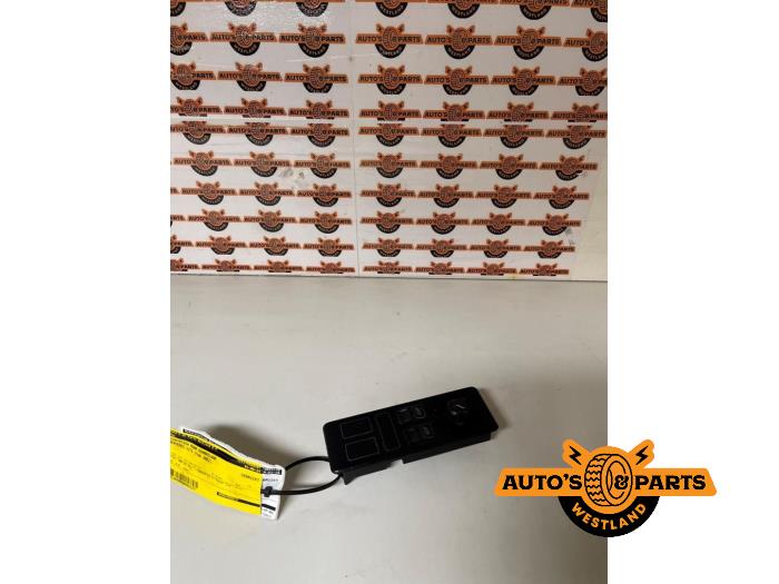 Usados Interruptor de ventanilla eléctrica Mercedes Vito (638.0) 2.0 113 16V Precio € 24,99 Norma de margen ofrecido por Auto's en Parts Westland B.V.