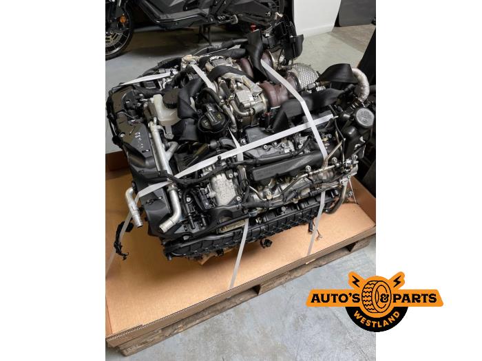 Engine from a Mercedes-Benz C (W205) C-63 S,Edition 1 AMG 4.0 V8 Biturbo 2017