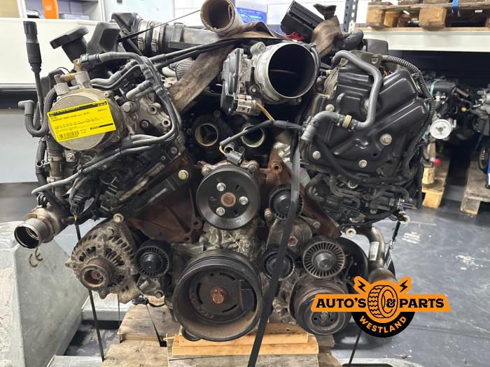 Used Engine Landrover Range Rover IV (LG) 4.4 SDV8 32V Price € 12.099,99 Inclusive VAT offered by Auto's en Parts Westland B.V.