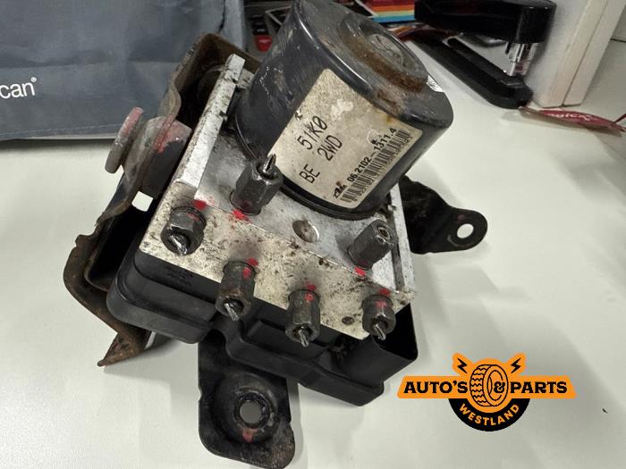 Begagnade ABS-pump Opel Agila (B) 1.0 12V Pris € 299,99 Marginaltabell erbjuds av Auto's en Parts Westland B.V.