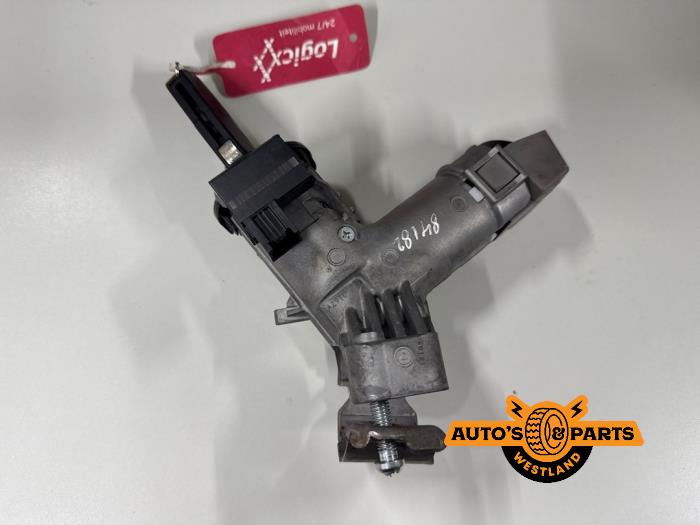 Używane Stacyjka + Kluczyk Ford Fiesta 6 (JA8) 1.25 16V Cena € 29,99 Procedura marży oferowane przez Auto's en Parts Westland B.V.