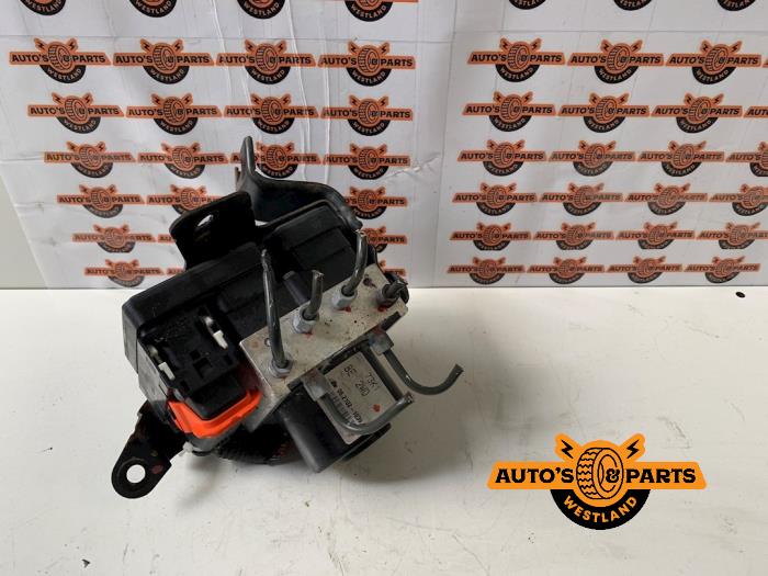 Usagé Bloc ABS Suzuki Swift (ZA/ZC/ZD1/2/3/9) 1.3 VVT 16V Prix € 299,99 Règlement à la marge proposé par Auto's en Parts Westland B.V.