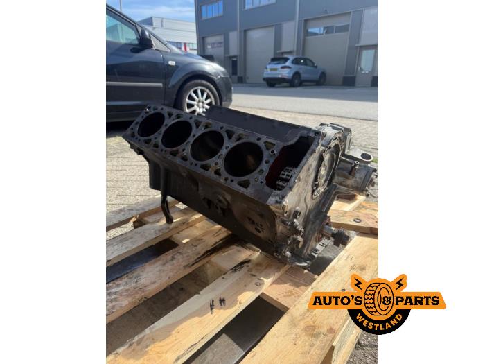 Used Engine crankcase Mercedes SL (R107) 450 SL Price € 1.500,00 Margin scheme offered by Auto's en Parts Westland B.V.