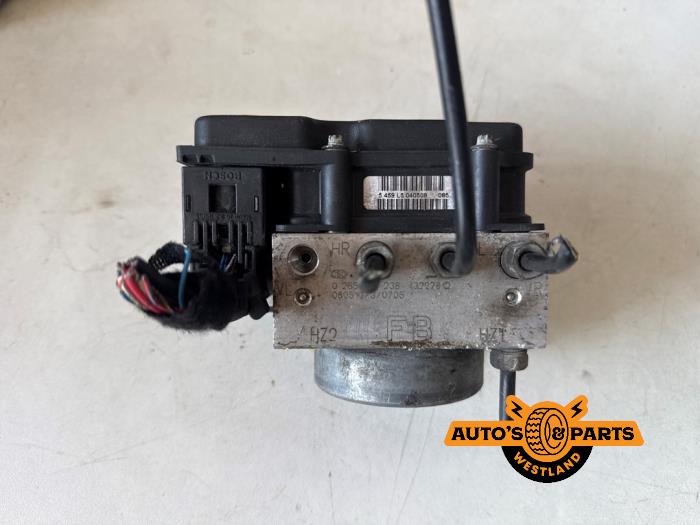 Używane Pompa ABS Opel Corsa D 1.2 16V Cena € 149,99 Procedura marży oferowane przez Auto's en Parts Westland B.V.