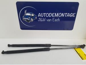 Used Set of gas struts for boot Nissan Qashqai (J10) Price € 36,30 Inclusive VAT offered by Autodemontage J&W van Esch