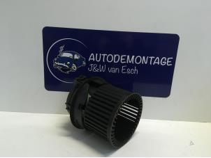 Gebrauchte Heizung Belüftungsmotor Peugeot 2008 (CU) 1.2 12V e-THP PureTech 130 Preis € 60,50 Mit Mehrwertsteuer angeboten von Autodemontage J&W van Esch