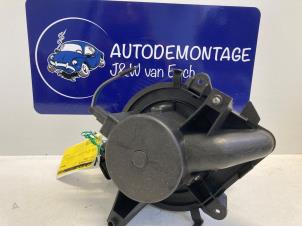 Usados Motor de ventilador de calefactor Fiat Doblo (223A/119) 1.2 Precio € 36,30 IVA incluido ofrecido por Autodemontage J&W van Esch