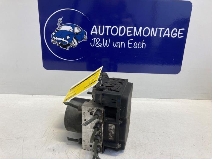 Begagnade ABS-pump Peugeot 107 1.4 HDI Pris € 24,20 Inklusive moms erbjuds av Autodemontage J&W van Esch