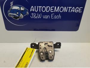 Usados Mecanismo de cierre del portón trasero Opel Karl 1.0 12V Precio € 36,30 IVA incluido ofrecido por Autodemontage J&W van Esch