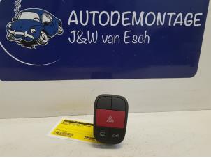 Usagé Commutateur éclairage d'urgence Peugeot Bipper (AA) 1.4 HDi Prix € 12,10 Prix TTC proposé par Autodemontage J&W van Esch