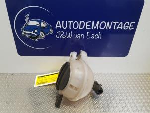 Usados Vaso de expansión Volkswagen Up! (121) 1.0 12V 60 Precio € 18,15 IVA incluido ofrecido por Autodemontage J&W van Esch