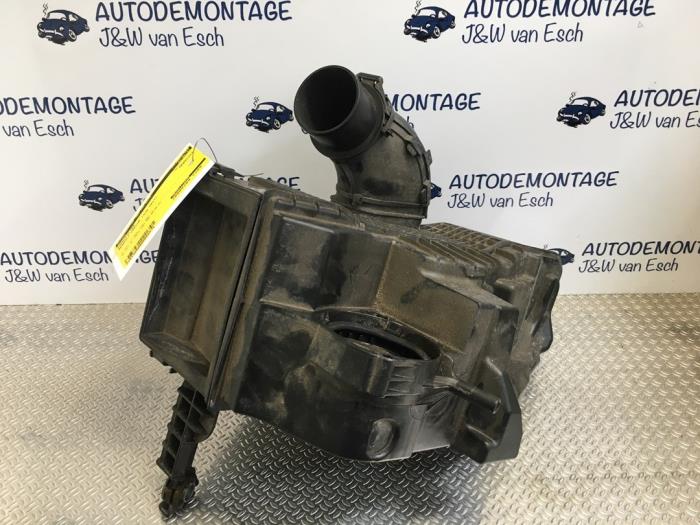 Begagnade Luftfilter Renault Captur I (2R) 1.5 Energy dCi 90 FAP Pris € 36,30 Inklusive moms erbjuds av Autodemontage J&W van Esch