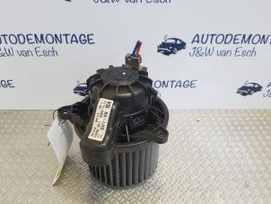 Usados Motor de ventilador de calefactor Hyundai i10 (B5) 1.0 12V Precio € 48,40 IVA incluido ofrecido por Autodemontage J&W van Esch