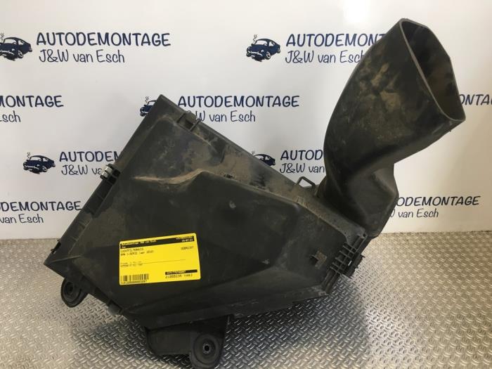 Begagnade Luftfilterhus BMW 1 serie (E87/87N) 118d 16V Pris € 30,25 Inklusive moms erbjuds av Autodemontage J&W van Esch