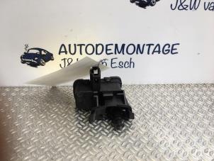 Used Tank flap lock motor Volkswagen Polo VI (AW1) 1.0 TSI 12V Price € 30,25 Inclusive VAT offered by Autodemontage J&W van Esch