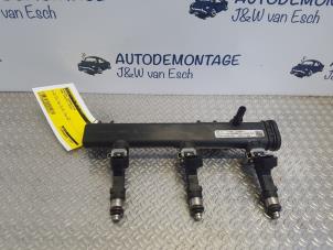 Używane Rozdzielacz wtrysku benzyny Ford Fiesta 7 1.1 Ti-VCT 12V 85 Cena € 60,50 Z VAT oferowane przez Autodemontage J&W van Esch