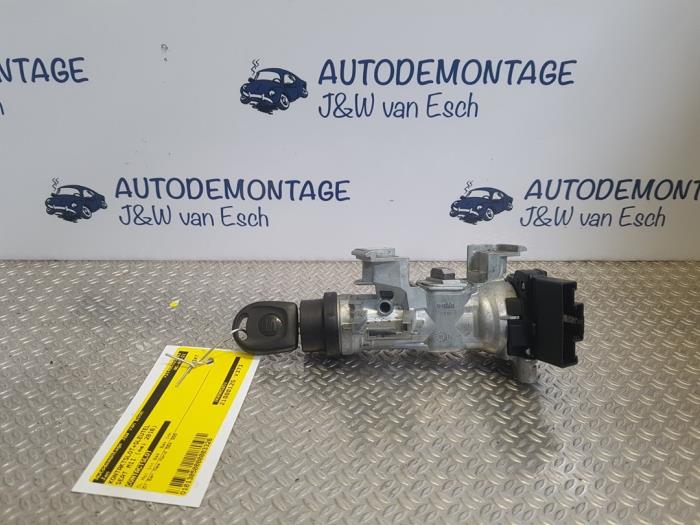 Używane Stacyjka + Kluczyk Seat Mii 1.0 12V Cena € 48,40 Z VAT oferowane przez Autodemontage J&W van Esch