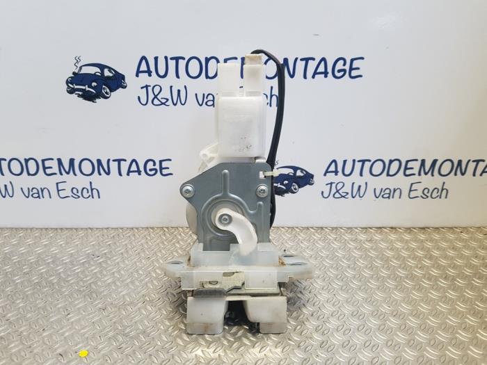 Tailgate lock mechanism Suzuki Swift 1.3 VVT 16V B6765