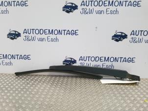 Używane Ramie wycieraczki tylnej Volkswagen Golf Sportsvan (AUVS) 1.6 TDI 16V Cena € 27,23 Z VAT oferowane przez Autodemontage J&W van Esch