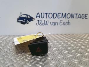 Usados Interruptor de luz de pánico Ford Fiesta 7 1.1 Ti-VCT 12V 85 Precio € 15,13 IVA incluido ofrecido por Autodemontage J&W van Esch