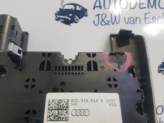 Panneau de commandes navigation d'un Audi A3 Sportback (8VA/8VF) 2.0 TDI 16V 2015